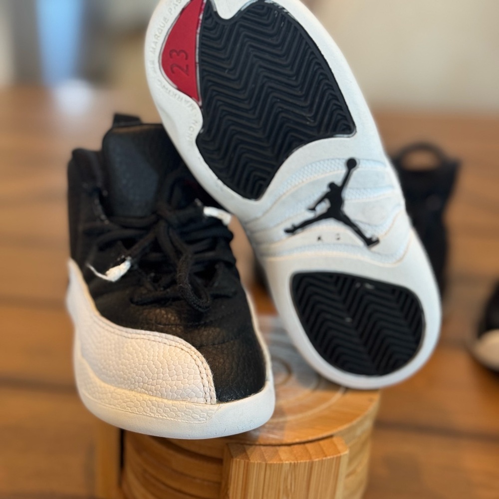 Jordan 12 Playoffs Little Kid - Picture 3 of 3